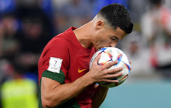  法兰克福主帅赛后批评裁判尺度  